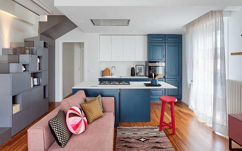 キッチン、スタイリッシュなインテリア デザイン、青いキッチン家具、モダンなインテリア デザイン、ピンクのソファ、キッチンのアイデア 高画質の壁紙