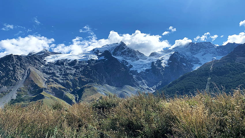 Parc national des Ecrins dans les Alpes françaises, pics, plantes, paysage, nuages, ciel Fond d'écran HD