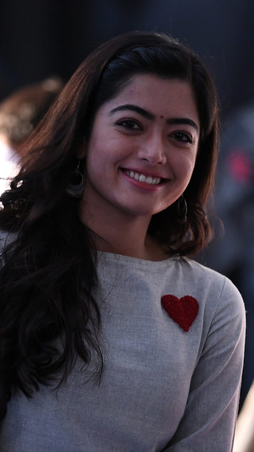Rashmika Mandanna, süßes Lächeln HD-Handy-Hintergrundbild