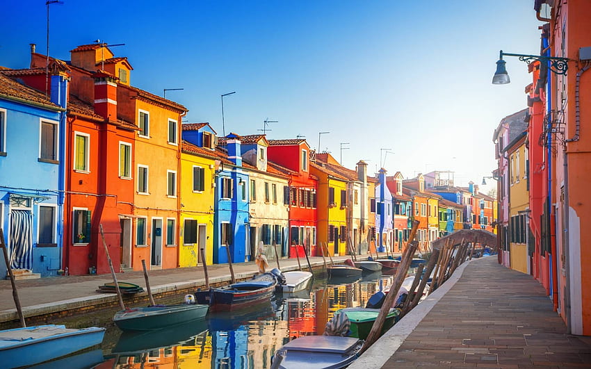 Case colorate sul canale, tubi flessibili, architettura, divertimento, fresco, canale, colorato Sfondo HD
