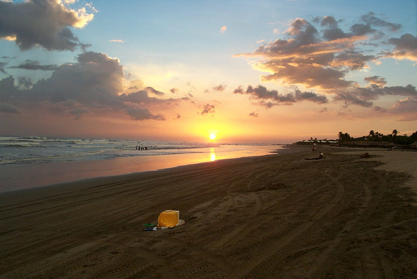 Zachód słońca na plaży Tapeta HD