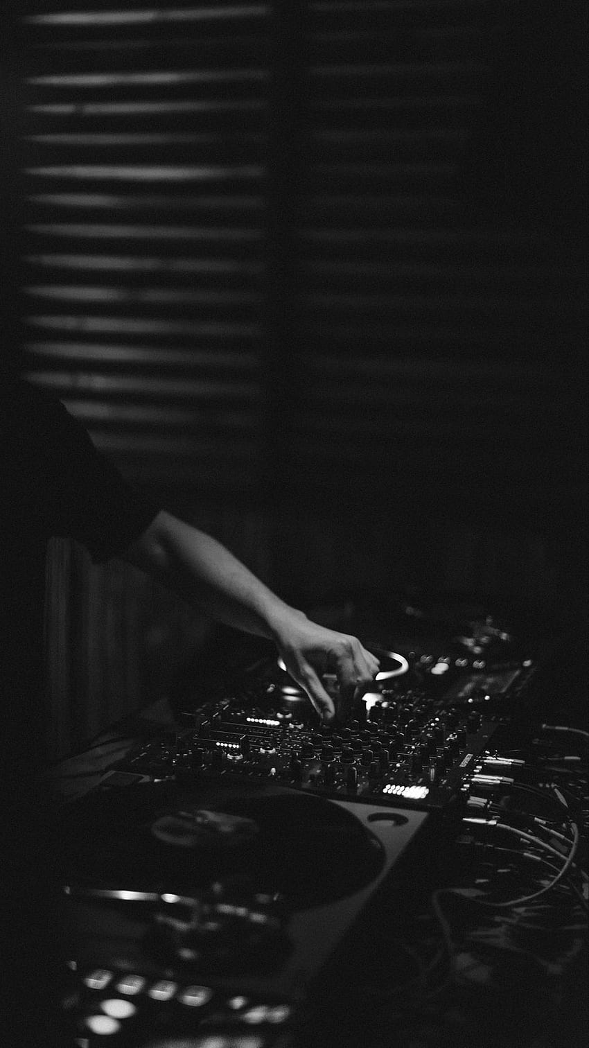 Dj, Hand, Equipment, Bw, Music Iphone 8 7 6s 6 For Parallax Background, Deejay HD phone wallpaper