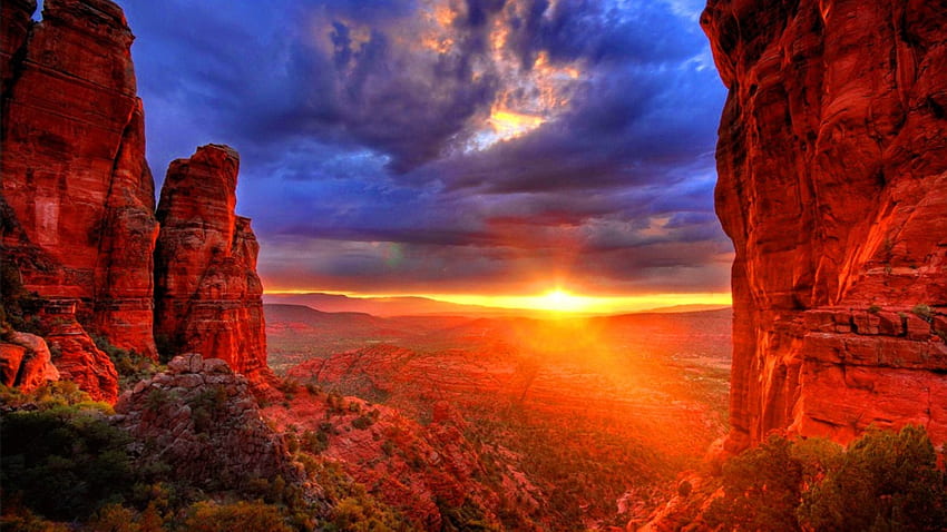 アリゾナの夕日、青、アリゾナ、岩、黄色、雲、自然、空、崖、山、太陽、日没 高画質の壁紙
