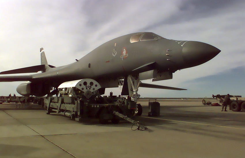 B 1 การเตรียมการ สนามบิน อาวุธยุทโธปกรณ์ เครื่องบินทิ้งระเบิด การซ่อมบำรุง วอลล์เปเปอร์ HD