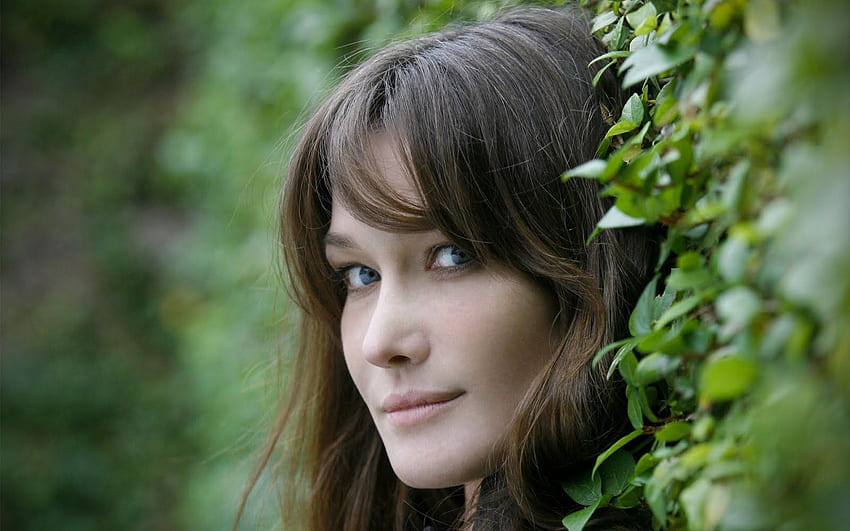CELEBRITY BOOK REVIEW: Carla Bruni Sarkozy On “I Am Having So Much HD wallpaper