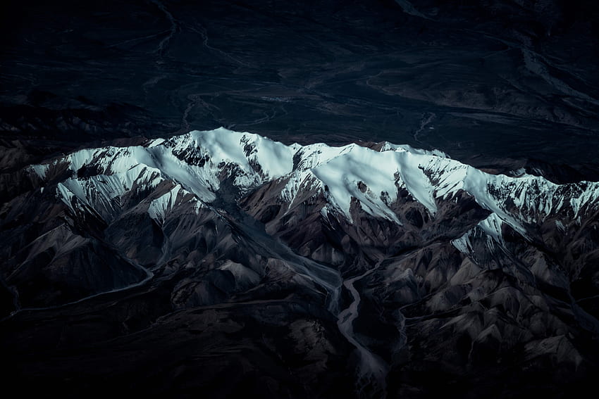 Berge, Schnee, Ansicht von oben, Scheitelpunkt, Dunkel, Relief, Tops HD-Hintergrundbild