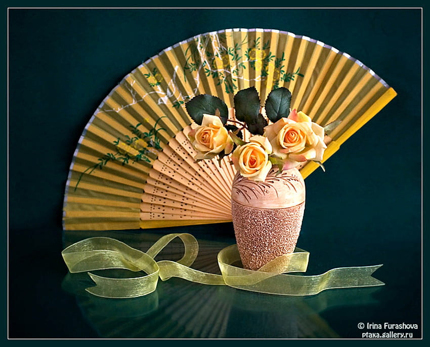 Still life, roses, floral, vase, arrangement, fan, beauty, nature, flowers HD wallpaper