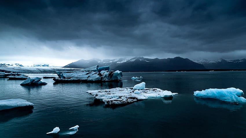 アイスランド、氷山、暗雲、夜の氷山 高画質の壁紙