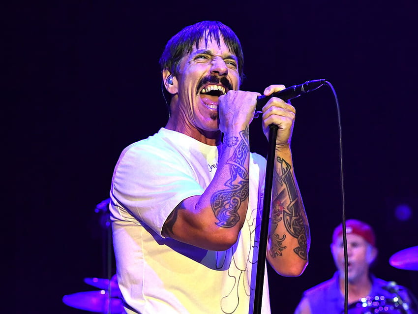 Live Review: Red Hot Chili Peppers Mix Old School Delights, Anthony Kiedis HD wallpaper
