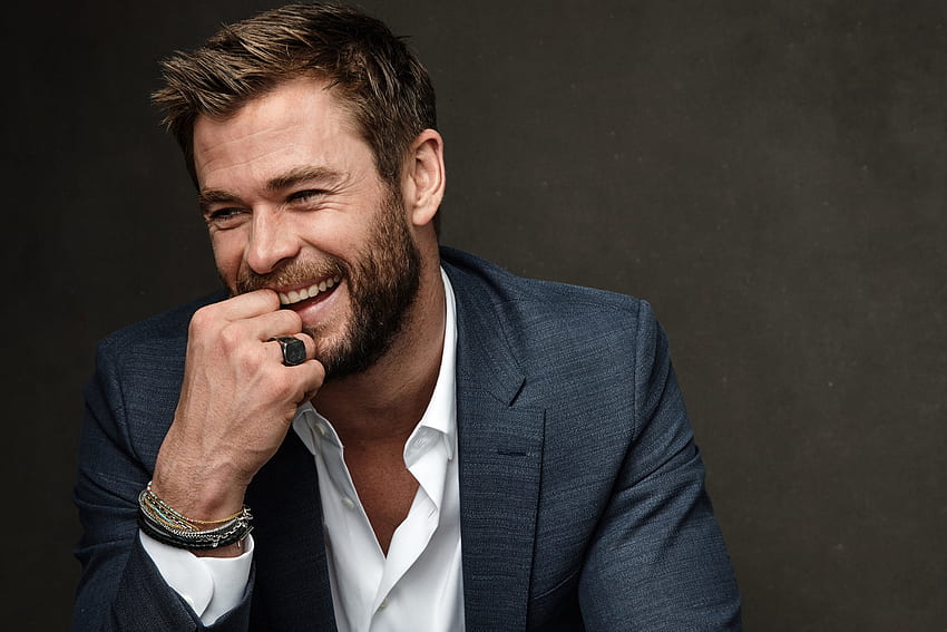 Chris Hemsworth, hombre, sonrisa, actor, mano fondo de pantalla
