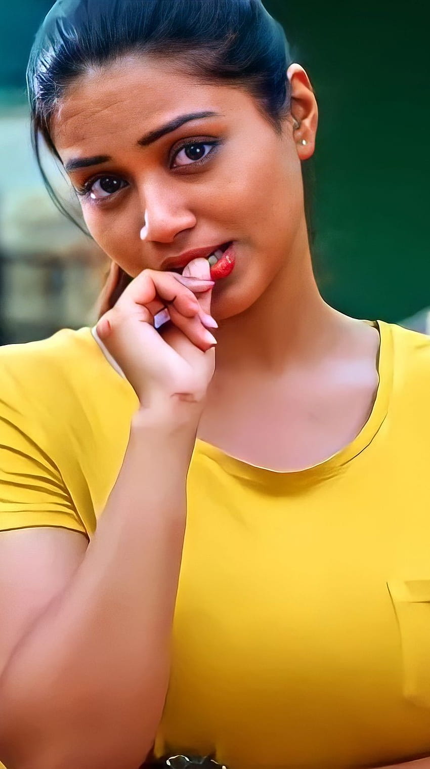 Nivetha pethuraj, actriz telugu fondo de pantalla del teléfono