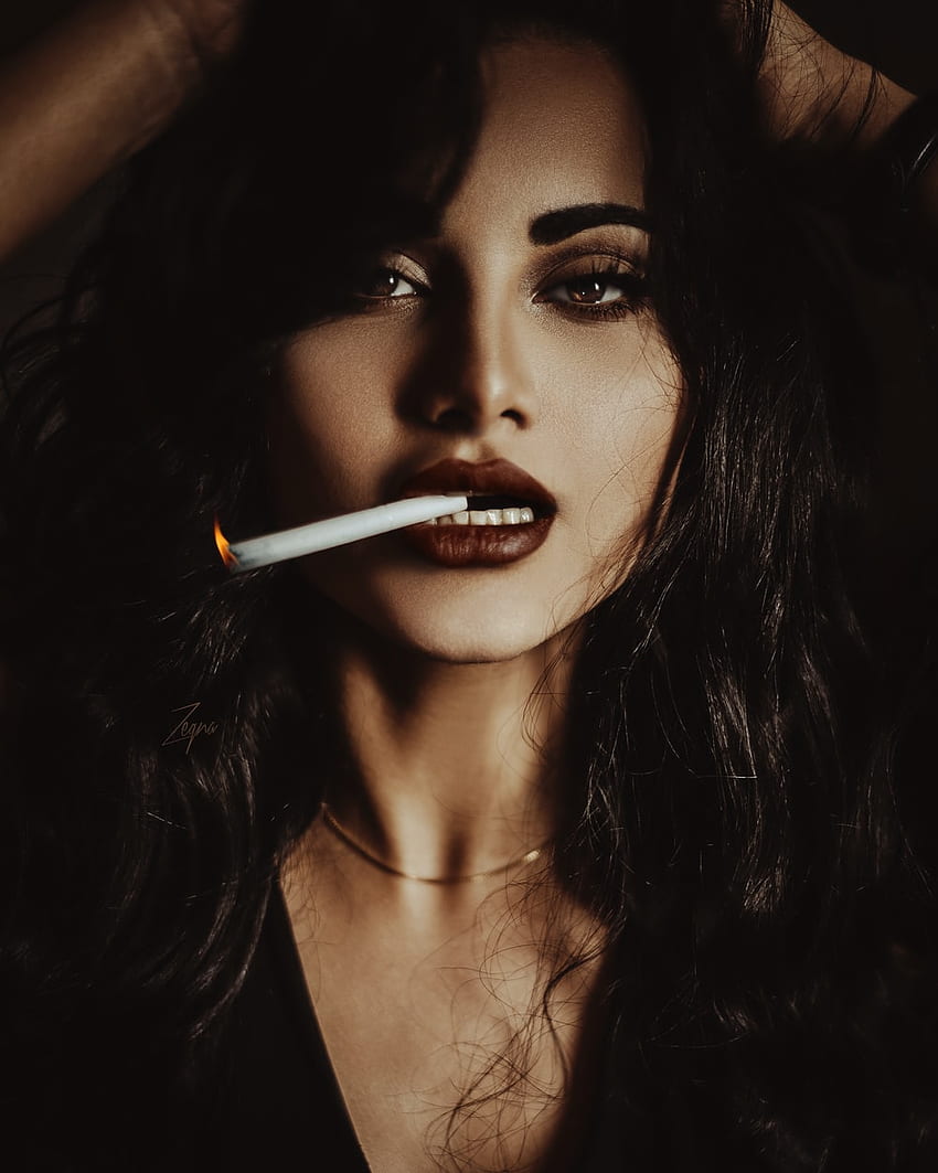 女の子の喫煙[HQ]、美しい人々の喫煙 HD電話の壁紙