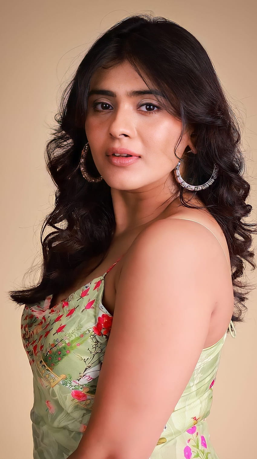 Hebah Patel, attrice telugu Sfondo del telefono HD
