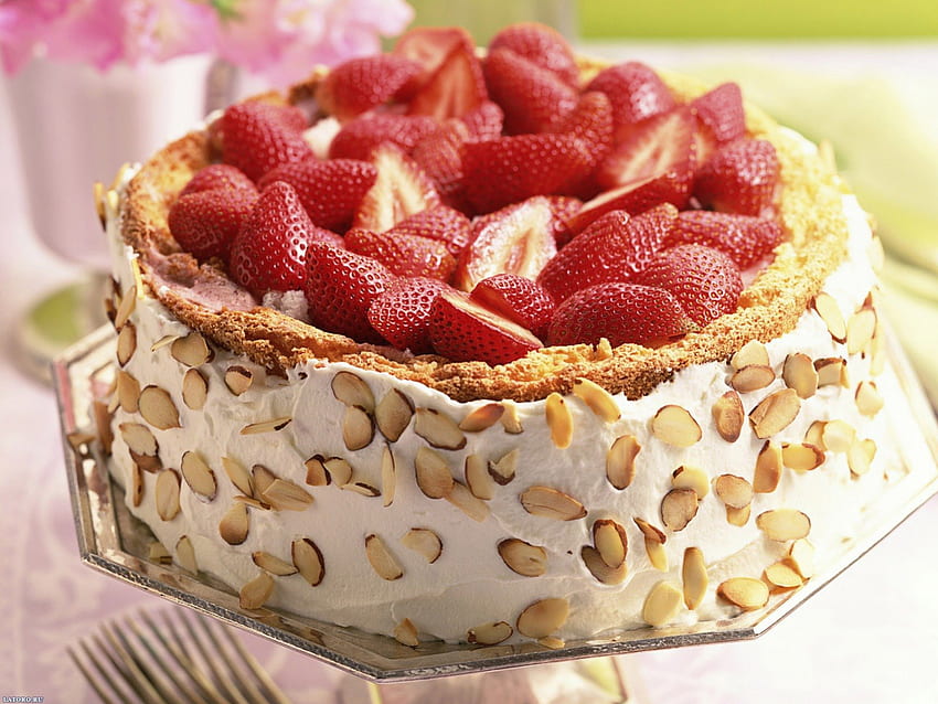 Strawberries cake, sweet, white, strawberry, food, cake, pistachio, red, fruit, cream, peanut HD wallpaper
