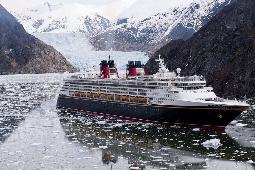 Disney Cruise Ships, statek, zimno, disney, alaska, jezioro, skała, odbicie, śnieg, łodzie, rejs, natura, góry, woda Tapeta HD