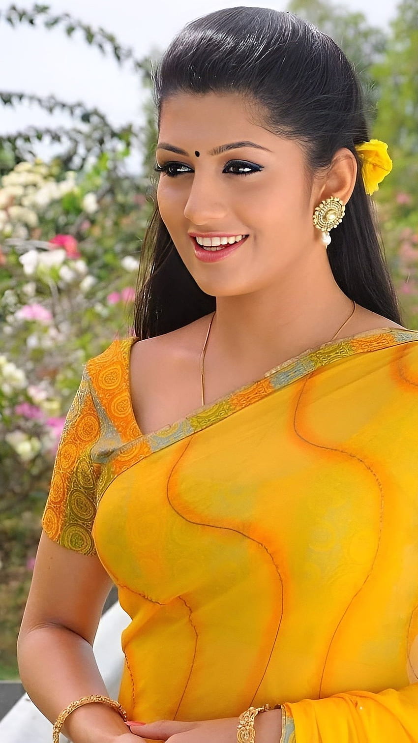 Radhika kumarswamy, radhika apte, kannada actress, saree beauty HD ...