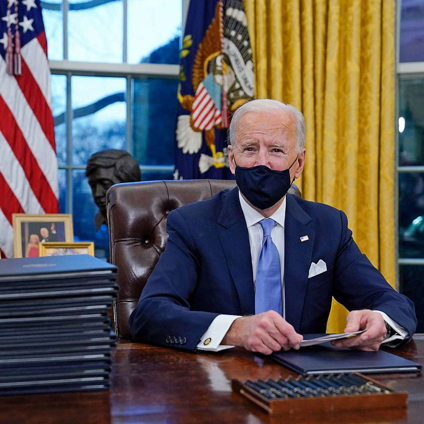 Biden은 대통령으로서의 목표를 반영하여 Oval Office를 상징적으로 변경합니다. - ABC 뉴스, Joe Biden 2020 HD 전화 배경 화면
