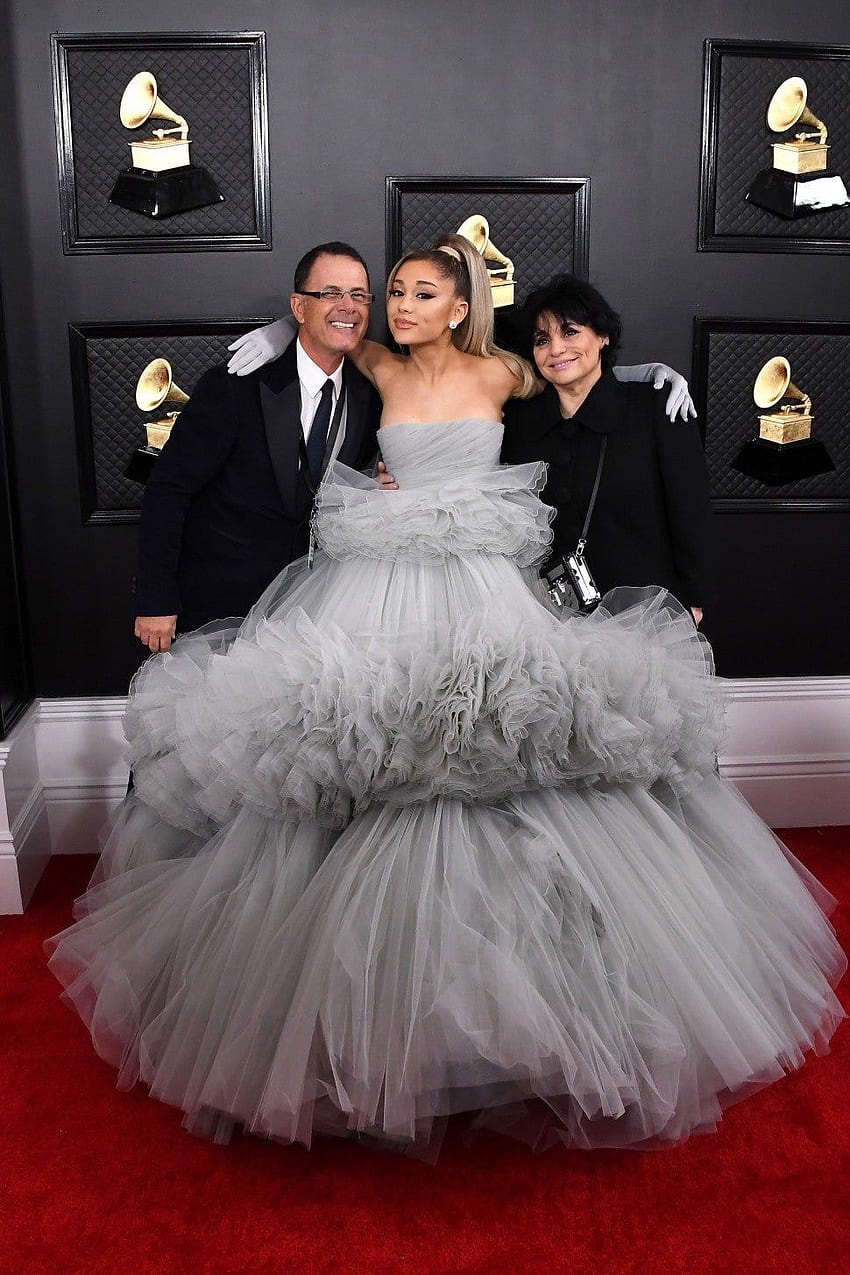 Ariana Grande Brings Parents to the 2020 GRAMMYs - See the Sweet HD phone wallpaper