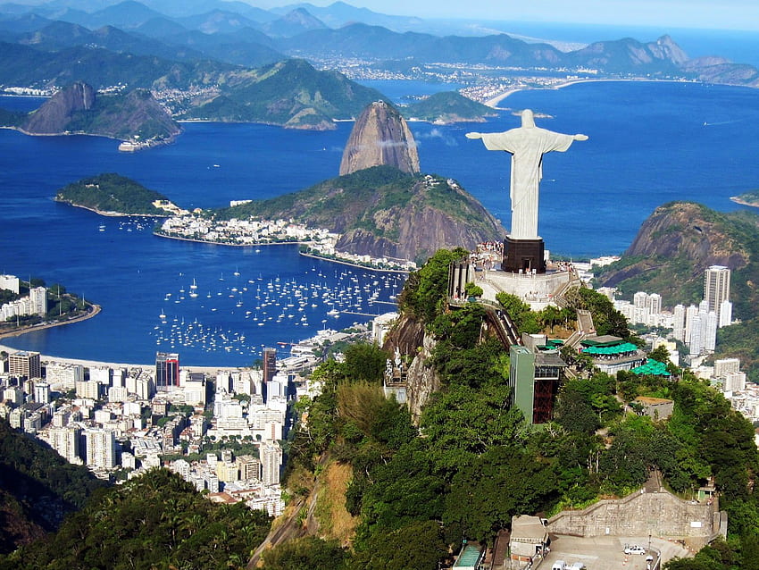Estatua icónica de Brasil en la montaña Corcovado en Río de Janeiro fondo de pantalla