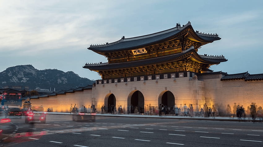 Time lapse of Gwanghwamun Gate - main gate of Gyeongbokgung Palace, South Korea Palace HD wallpaper