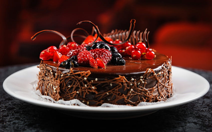 Teller mit Kuchen, Teller, Schokolade, Süßigkeiten, Kirsche, Kirschen, Beeren, Essen, Kuchen HD-Hintergrundbild