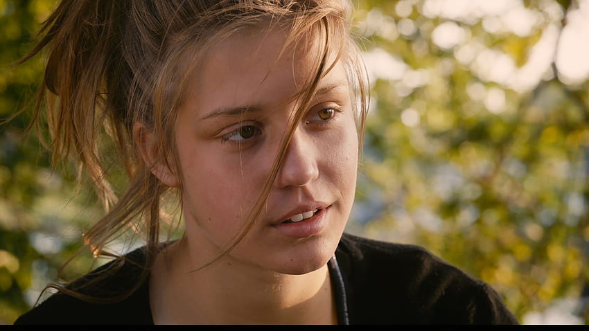 Watch: 'Blue is the Warmest Color' Star Adele Exarchopoulos Seems HD wallpaper