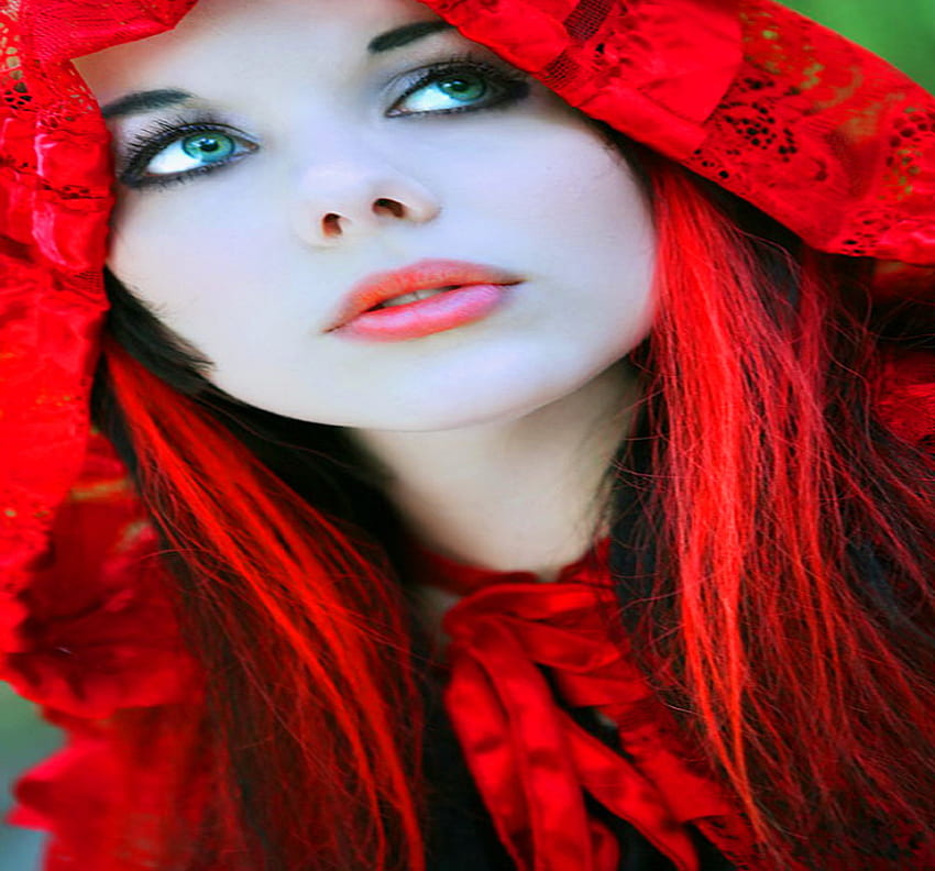 Kaptur z czerwonymi, czerwonymi ustami, kaptur, czerwone, rude włosy, piękno Tapeta HD