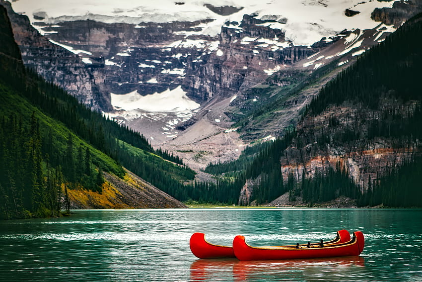 Lake Louise, Parco Nazionale di Banff, canoe, neve, barche, Canada, montagne, Alberta Sfondo HD