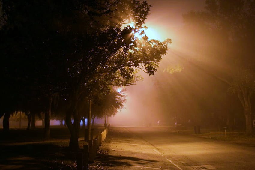 Нощ, тихо, светло, улица, мъгливо, тъмно HD тапет