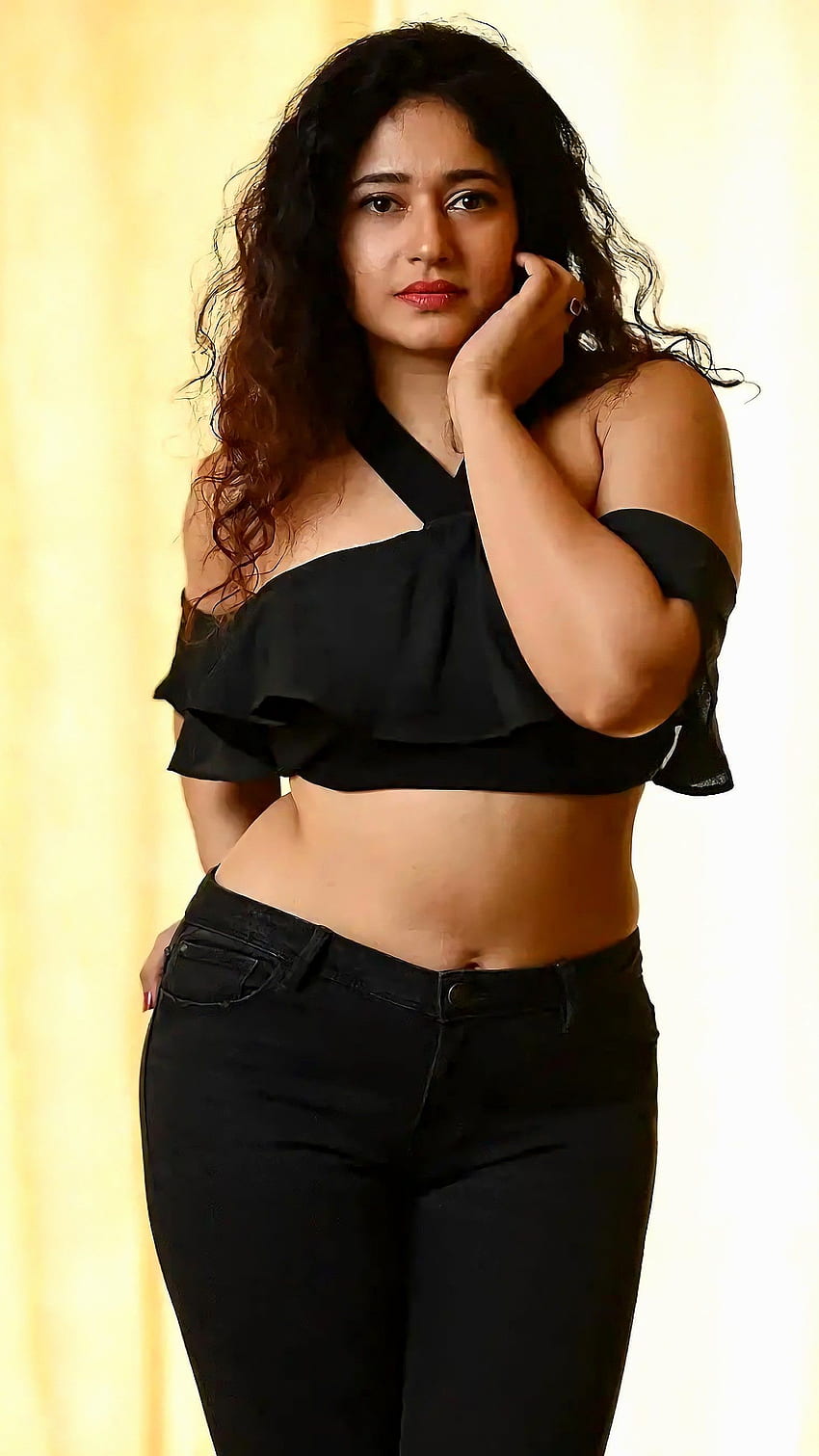 Poonam Bajwa, attrice tamil Sfondo del telefono HD
