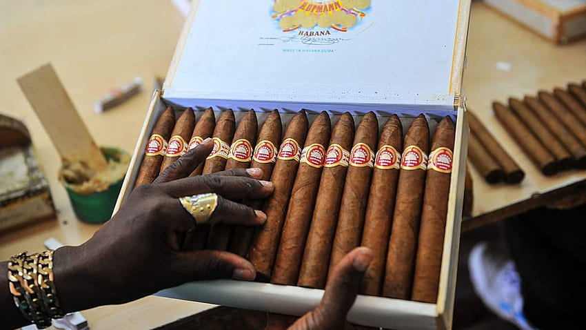 Cuban cigar sales rise, defying flat luxury goods market HD wallpaper