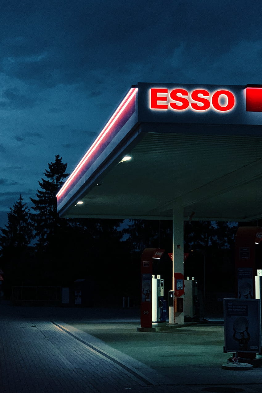 야간에 Esso 주유소 – 펌프, 휘발유 HD 전화 배경 화면