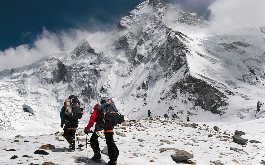 Gente de senderismo montañas extremas. . 49029 fondo de pantalla