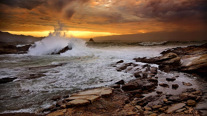onde che si infrangono sulla spiaggia rocciosa, mare, riva, onde, rocce, tramonto Sfondo HD