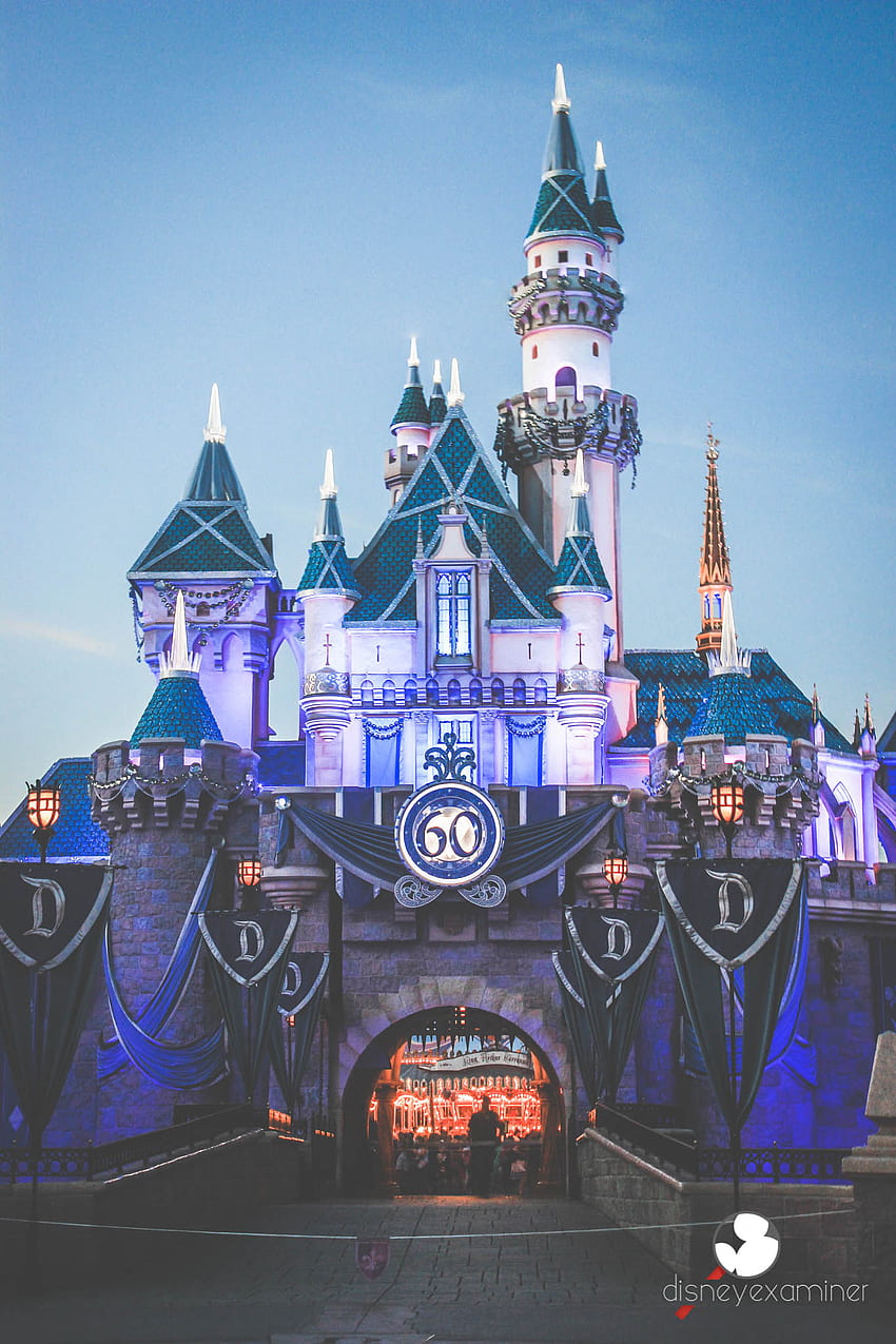 Disneyexaminer Disneyland Winter Disneyland - Tomorrowland iPhone 2017, Disney World Winter HD phone wallpaper