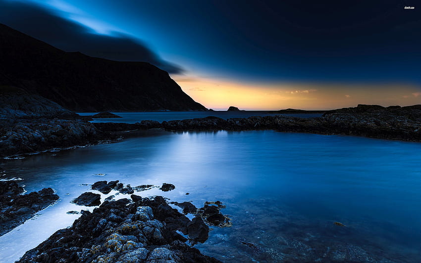 Deep Blue Sky at Sunset - Beach HD wallpaper
