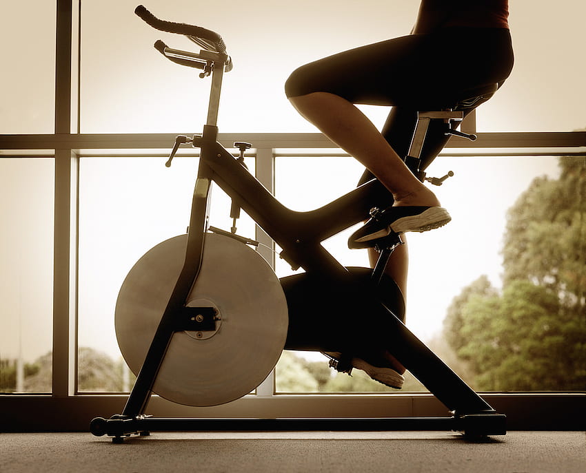 Un entrenamiento de bicicleta estacionaria que puede hacer en casa, bicicleta estática fondo de pantalla