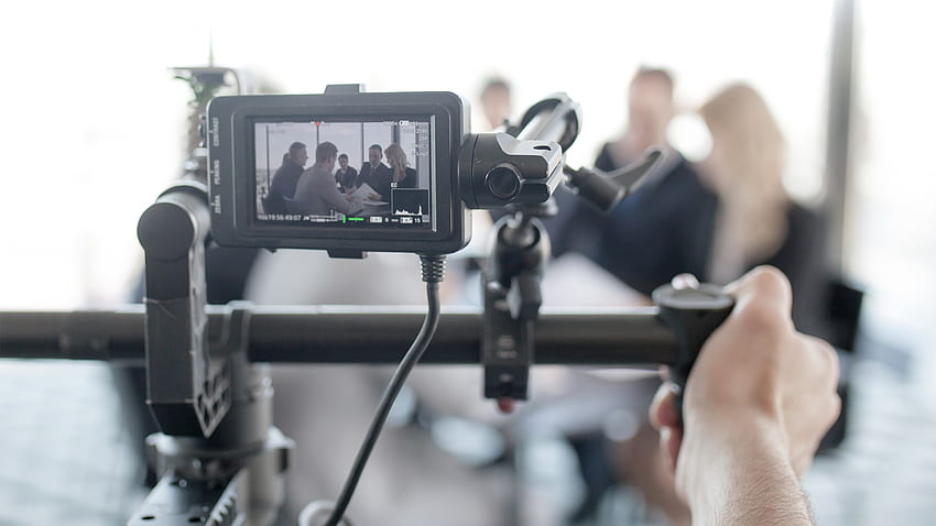 Filmowiec kręcący filmy przedstawiające ludzi biznesu – The Cooper Group Court Reporting & Videography Tapeta HD