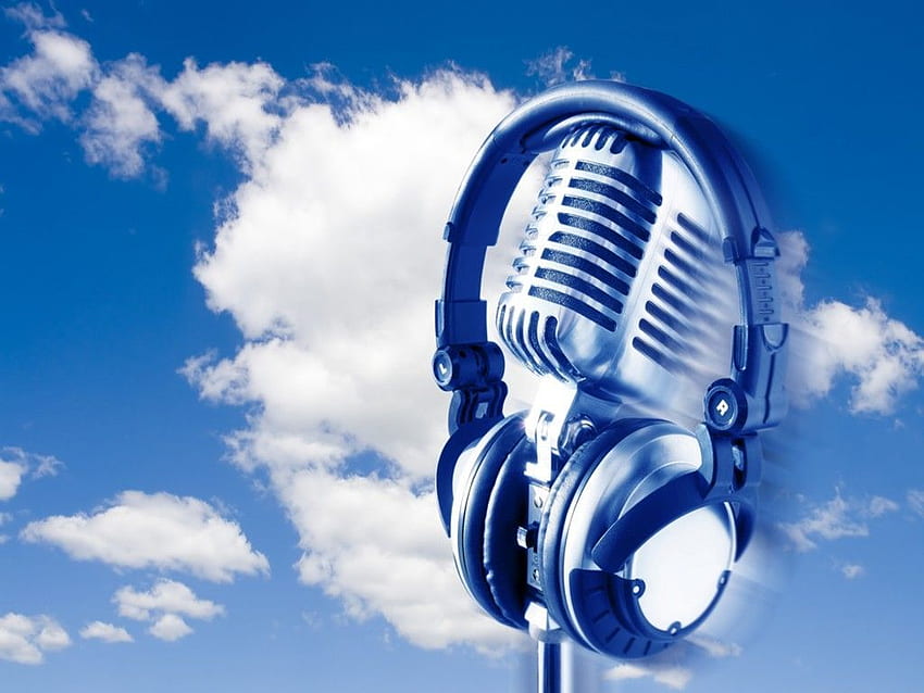 On The Air Flying Retro Microphone and Headphones Over Blue Sky - Cute . Bonito, fones de ouvido, estoque, cabeças retrô papel de parede HD