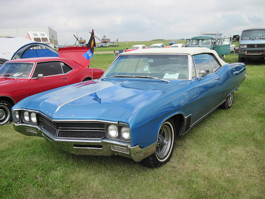 Buick at the car show, blue, white, graphy, black, car, Buick, grass, Headlights, tire, green, red HD wallpaper