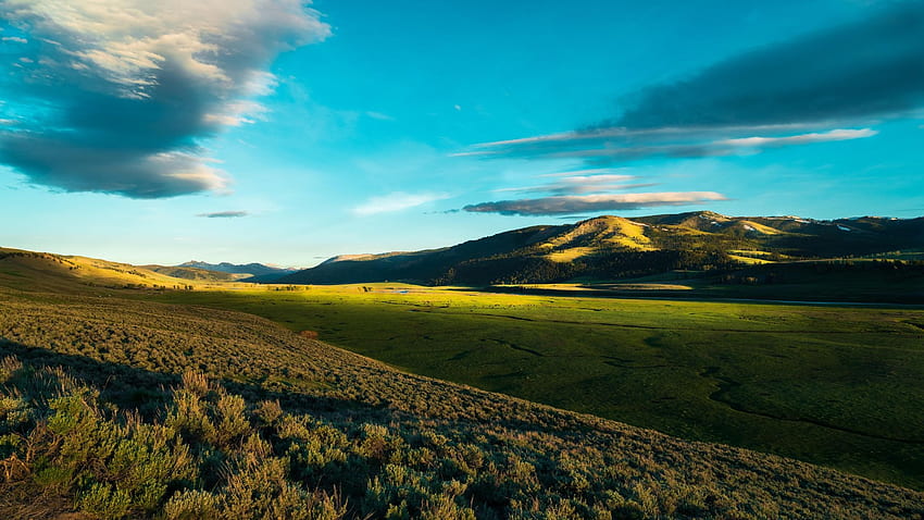 Lamar Valley in Yellowstone National Park, one of the wildest areas in USA, hills, landscape, clouds, sky, usa HD wallpaper