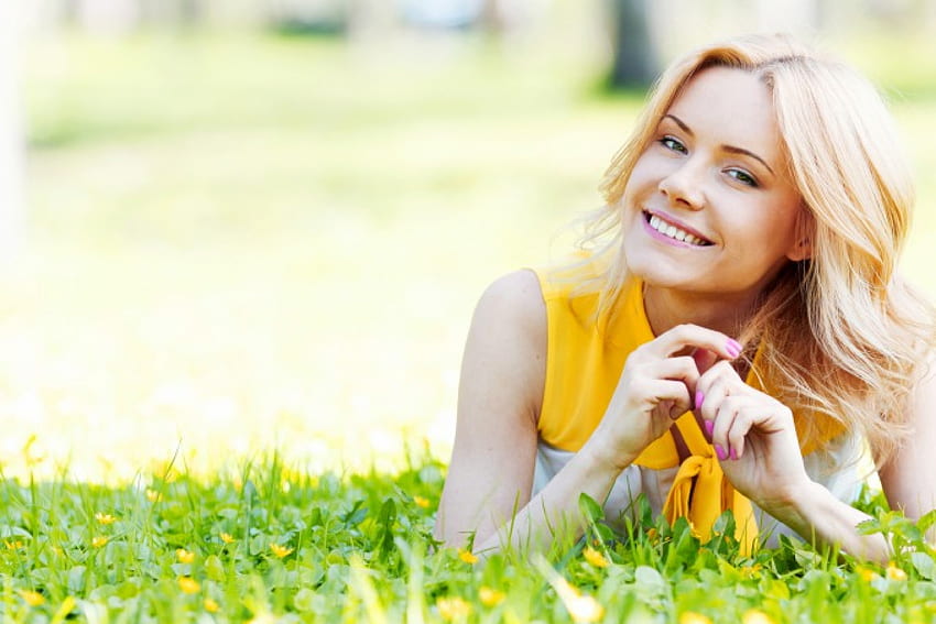 Miss Happiness, YELLOW, NATURE, GREEN, BEAUTIFUL, WOMAN, HAPPY, SMILE, YOUNG HD wallpaper