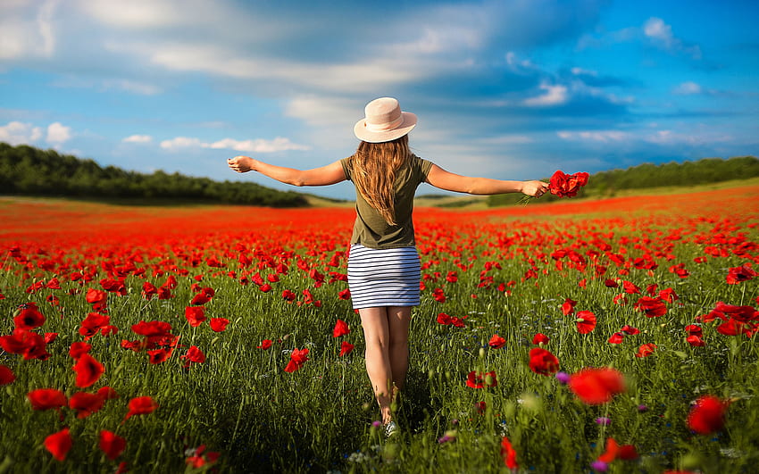 A poppy field and a girl, graphy, girl, people, beauty, woman, green, red, fields, nature, poppy flowers, happy, sky, , models HD wallpaper