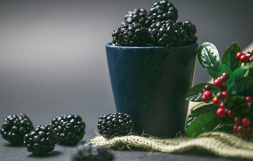 drops, glass, berries, sprig, background, fruit, burlap, BlackBerry for , section еда HD wallpaper