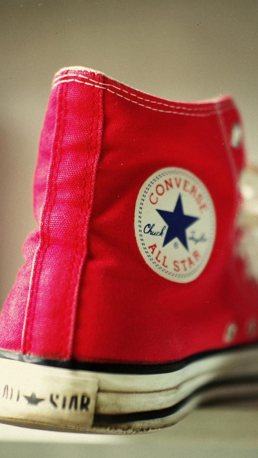 Red Converse Shoes - Android . All star, Converse, Rosso HD phone wallpaper