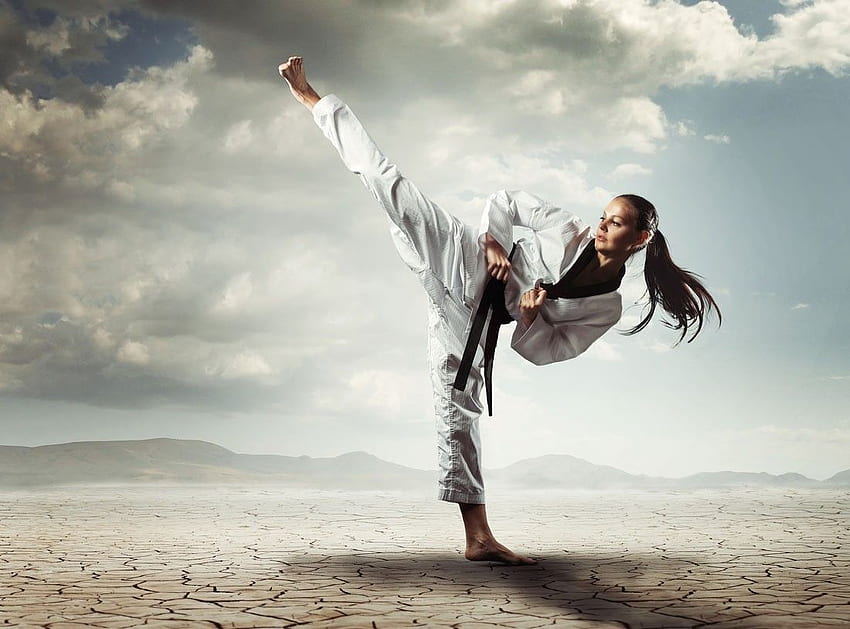 Foto Karate Girl Kick - Mieszkanie. Dziewczyna karate, trening sztuk walki, dziewczyna sztuk walki, karate z Okinawy Tapeta HD