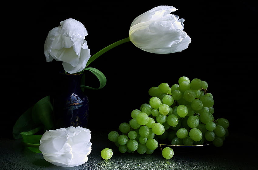 White Tulips, tulip, graphy, grapes, drops, tulips, beauty, white, vase, beautiful, still life, pretty, green, with love, nature, flowers, lovely HD wallpaper