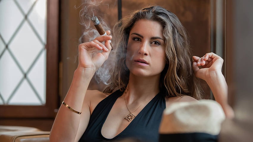 Reasons Why We Love Women & Cigars. A Gentleman's World, Cigar Girl HD wallpaper