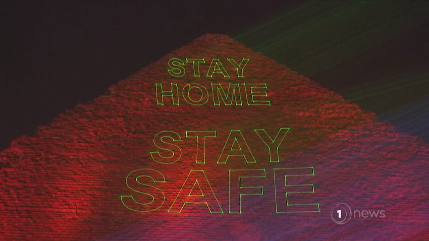 Pyramids of Giza promoting 'stay home, stay safe' message HD wallpaper