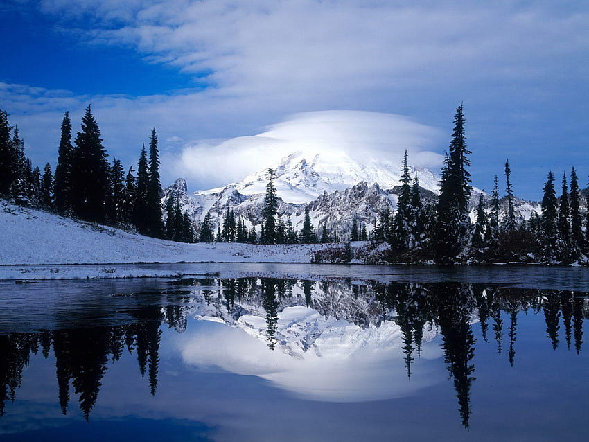 Montagne enneigée, lac de montagne enneigée Fond d'écran HD